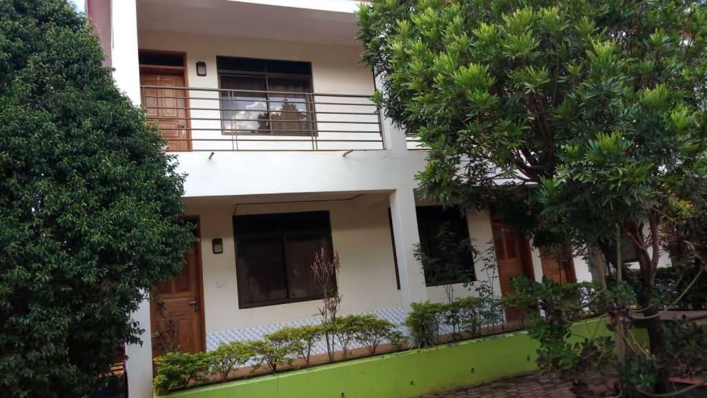 Kanberra Hotel Lira Bagian luar foto